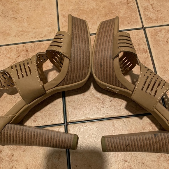 Top Moda Platform Heels Tan Size 6.5 - Picture 10 of 12